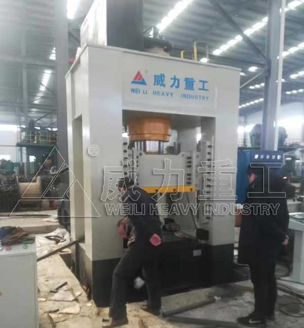 500噸快速鍛造液壓機(萬向節(jié)熱鍛成型設備)