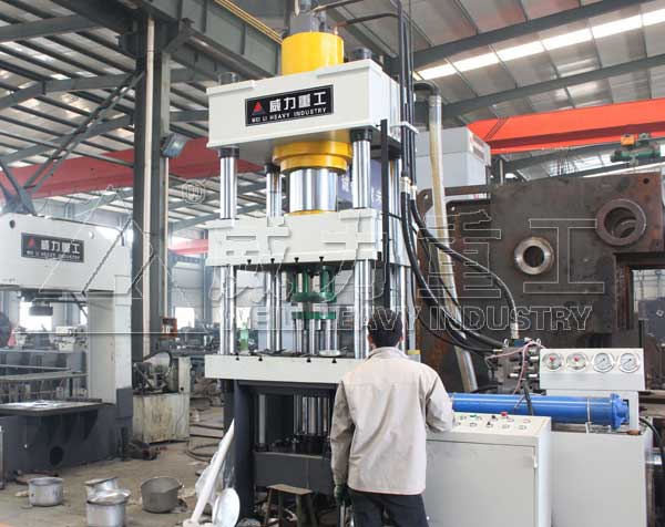 315噸電飯煲內(nèi)膽拉伸液壓機(jī)_315t拉伸機(jī)