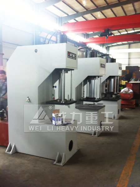 40噸單柱單臂液壓機(jī)