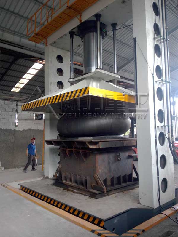 1000噸液壓機(jī)使用現(xiàn)場