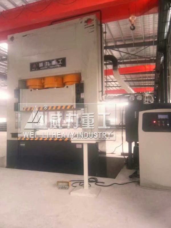 伺服1000噸框式拉伸液壓機(jī)細(xì)節(jié)展示