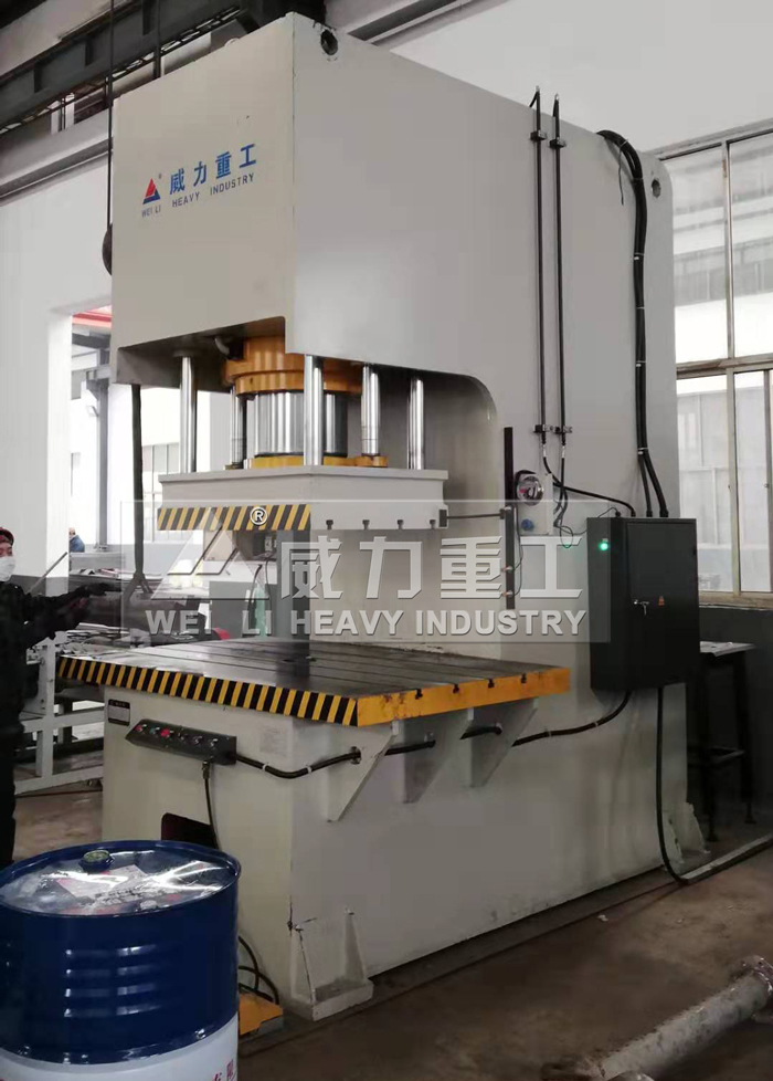 400噸單柱液壓機(jī)客戶(hù)實(shí)景2