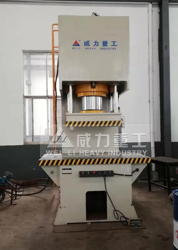 400噸單柱液壓機(jī)客戶(hù)實(shí)景3