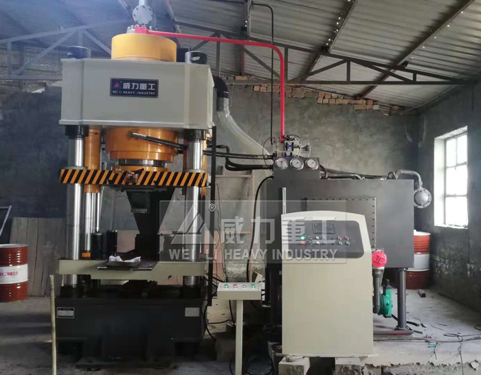 四梁四柱液壓機(jī)用于鹽磚壓塊