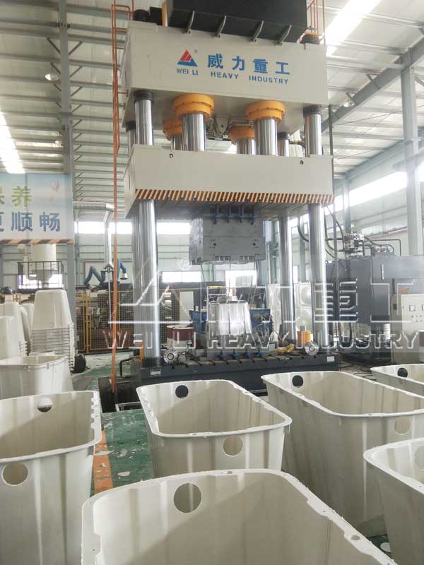 山東威力重工玻璃鋼模壓四柱液壓機(jī)