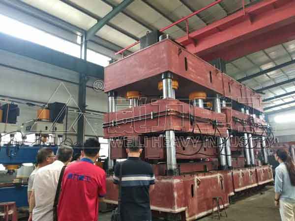 4000噸汽車縱梁成型液壓機(jī)客戶來(lái)廠驗(yàn)貨