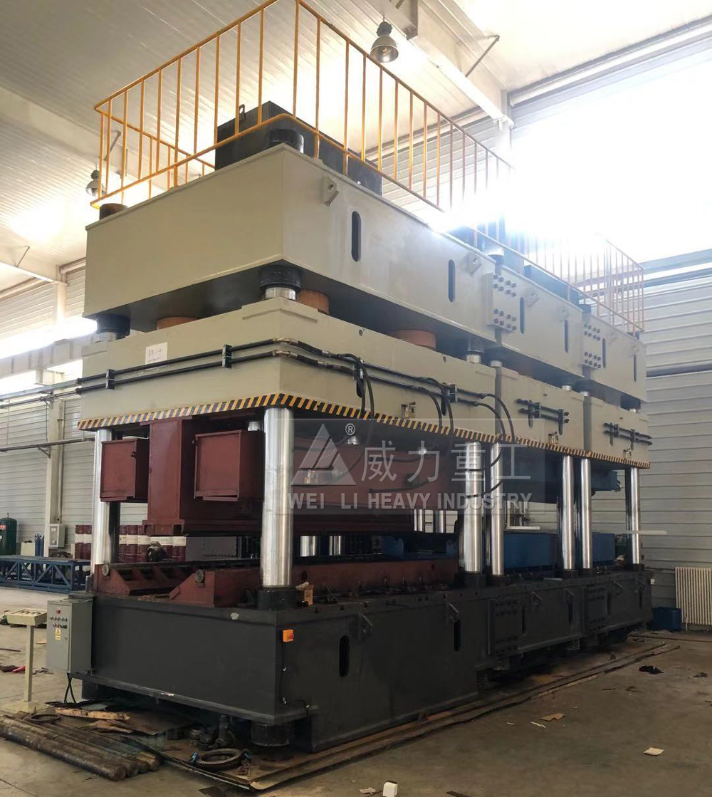 三機(jī)聯(lián)動(dòng)液壓機(jī)用于汽車(chē)縱梁沖壓