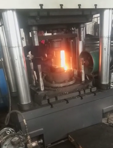 熱鍛壓加工生產(chǎn)使用現(xiàn)場(chǎng)