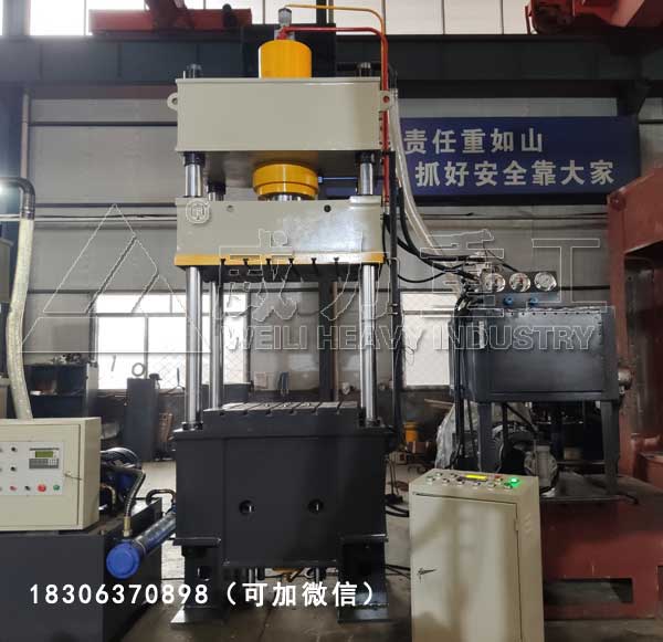 200噸液壓機(jī)汽車鈑金件加工設(shè)備之一