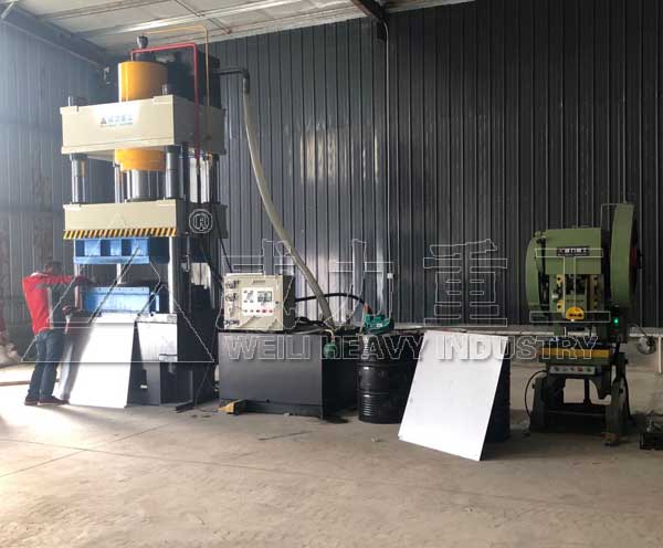 400噸不銹鋼水箱模壓板液壓機(jī)