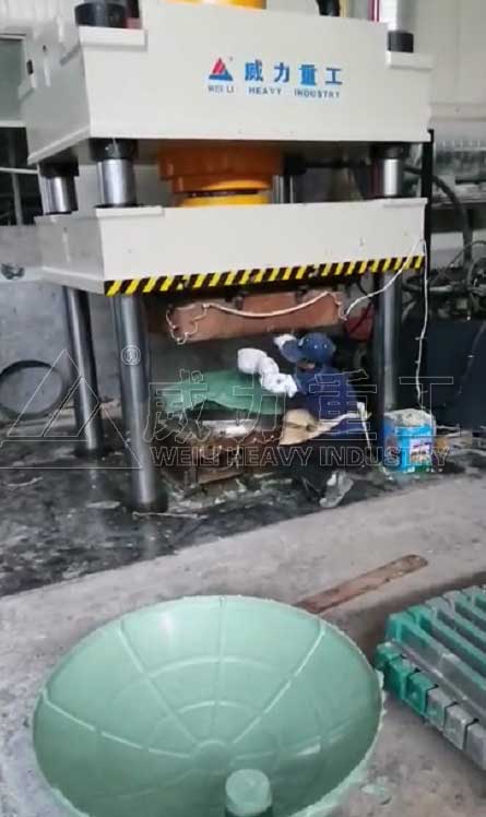 客戶模壓加工生產(chǎn)現(xiàn)場(chǎng)