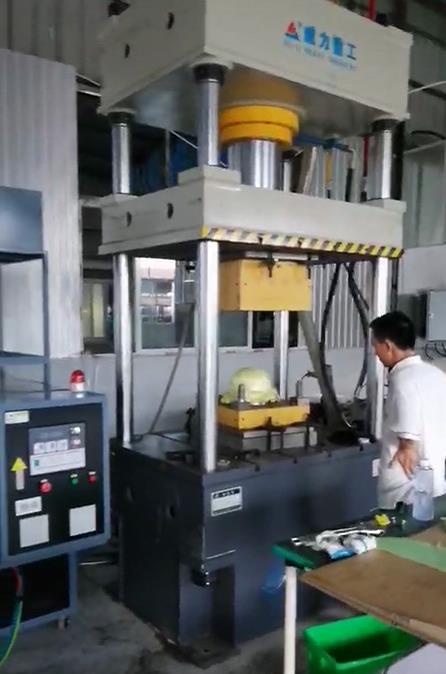 客戶模壓玻璃鋼頭盔使用現(xiàn)場(chǎng)