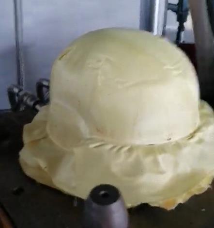 放在模具上的預(yù)浸料