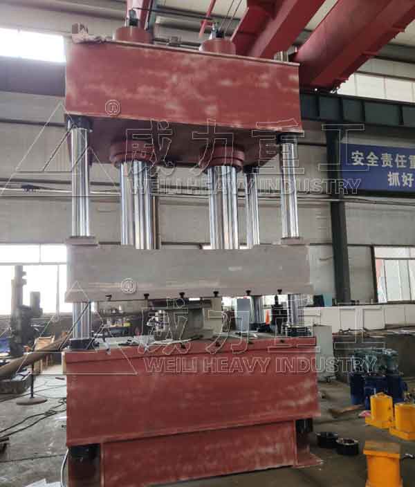 400噸石英石廚房洗菜池模壓成型液壓機(jī)車間生產(chǎn)完成