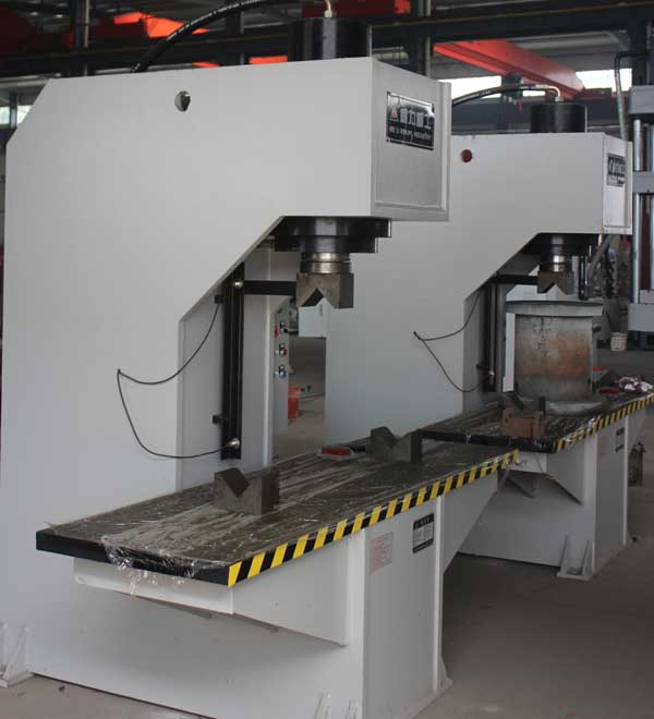 加長工作臺面的單臂校直液壓機(jī)