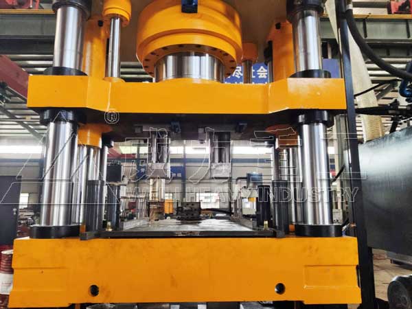 630噸牛羊舔磚液壓機(jī)工作臺組成細(xì)節(jié)