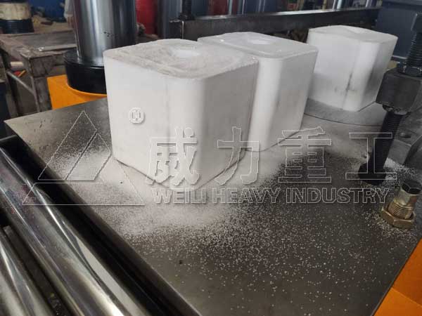 車間試機(jī)加工現(xiàn)場