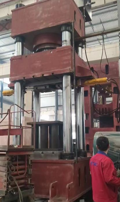1600噸三梁四柱液壓機(jī)（快鍛壓機(jī)）