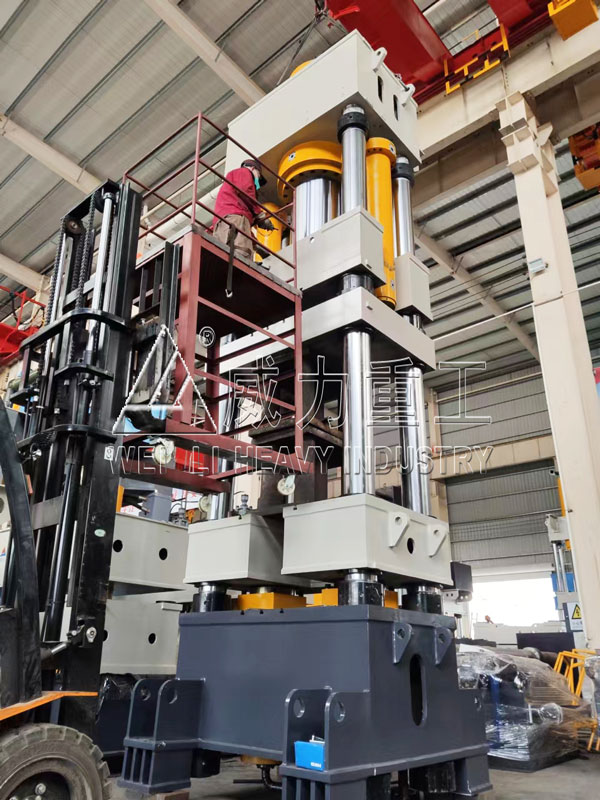 五梁四柱800噸石墨匣缽液壓機(jī)