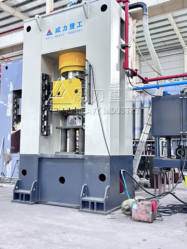 1600噸萬(wàn)向節(jié)十字軸鍛造液壓機(jī)