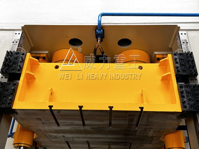 四梁500噸框架式液壓機(jī)組成細(xì)節(jié)